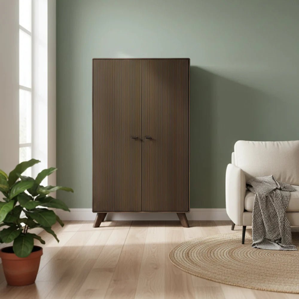 Riff-Sideboard aus Massivholz