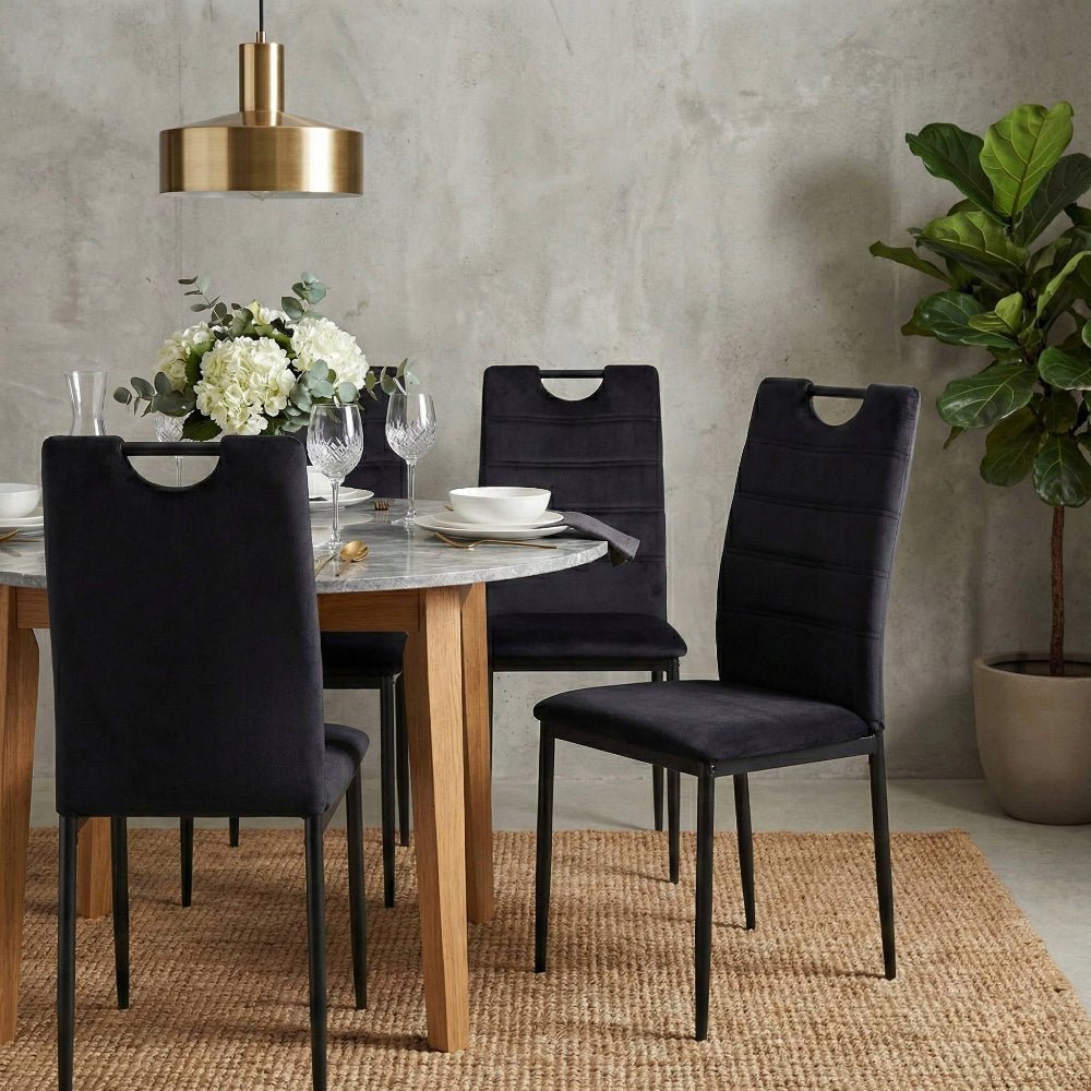 Scaun tapitat din catifea velvet neagra, picioare metalice negre, cu maner pe spatar, pentru living/birou, 92 cm - Reelken