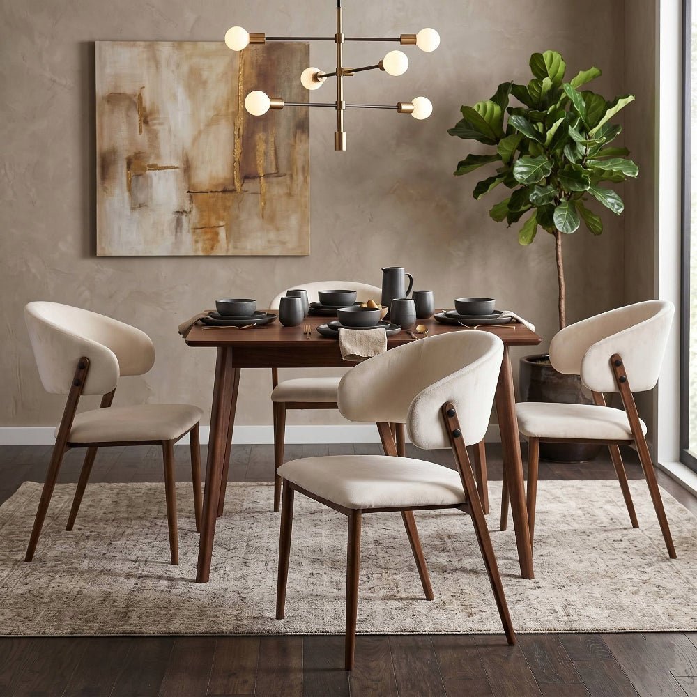 Scaun tapitat, velvet bej, spatar rotunjit tip cuva, picioare metalice maro aspect nuc, pentru living si dining 49x56x78 cm - Reelken